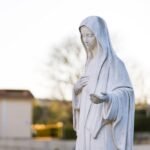 Piękna figura Matki Bożej
