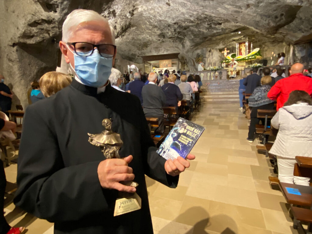 statuetka na monte san angelo