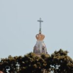 Krzyż na wieży kościoła