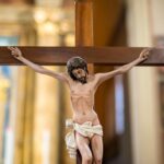 Jezus na krzyżu w kościele