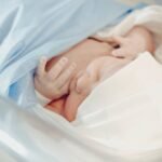 Mała dziewczynka, noworodek, dziecko