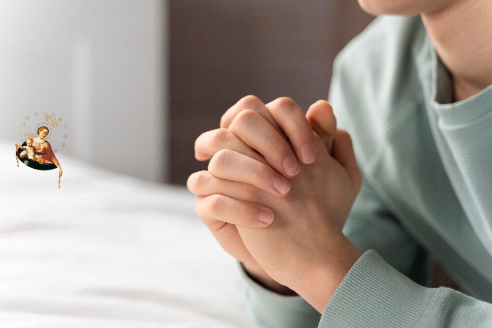Ręce, dłonie złożone do modlitwy
