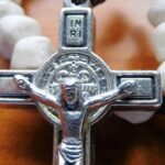 Krzyż z medalem św. Benedykta